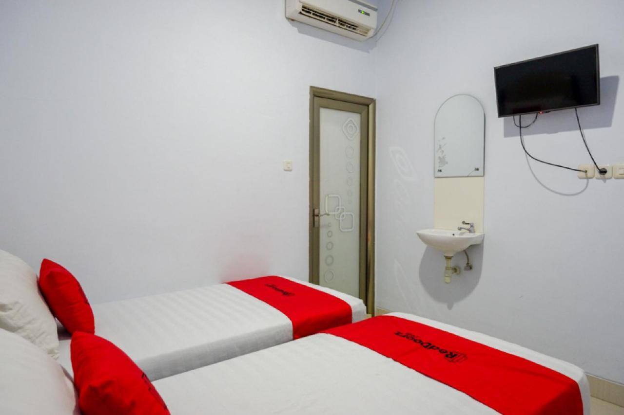 Reddoorz @ Hotel Bravo Pantai Kamali Bau Bau Baubau Exterior foto
